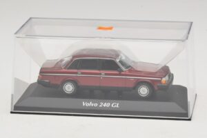Volvo 240 GL Dark Red Metallic Maxichamps 1:43 940171401 Diecast — image 4 sur 5