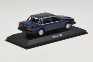Volvo 740 Dark Blue Metallic Maxichamps 1:43 940171701 Métal — image 2 sur 5